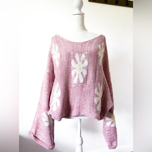 SOLD Storia Ditsy Daisy Sweater - Picture 9 of 10
